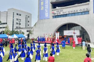 Read more about the article Experiencing Unique History and Culture Only Found in Jeonju, Procession Honoring King Taejo’s Portrait