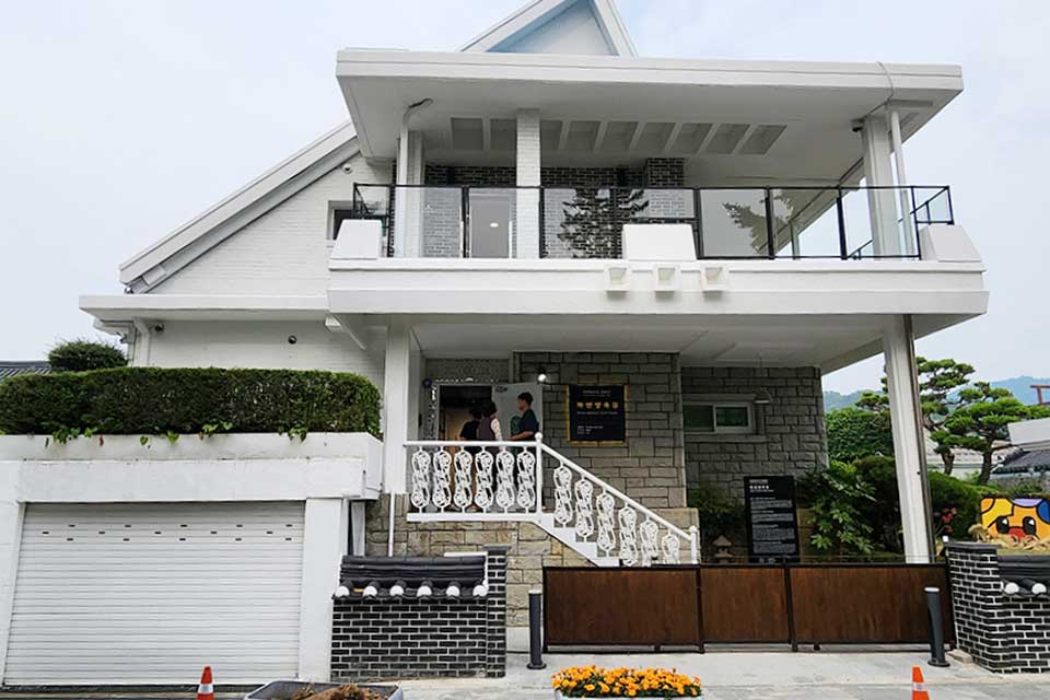 You are currently viewing The White Western-Style House in Jeonju Hanok Village has been transformed into a cultural complex!