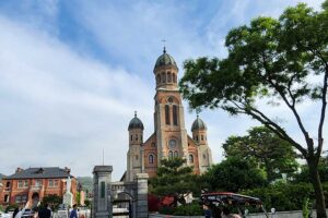 Read more about the article Must-Visit Places in Jeonju Hanok Village – Craft Masterpiece Street and Four Artisan Workshops, Yedam Tea House