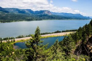 Read more about the article Things To Do In The Columbia River Gorge (Hikes, Waterfalls, Scenic Drives)