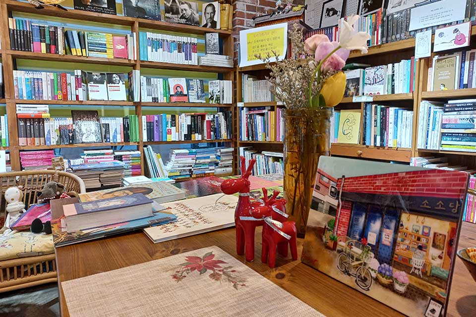 You are currently viewing Check out three standout independent bookstores in Jeonju: Sosodang, Knowlg_Books Bookstore & Cafe, Well_Books.