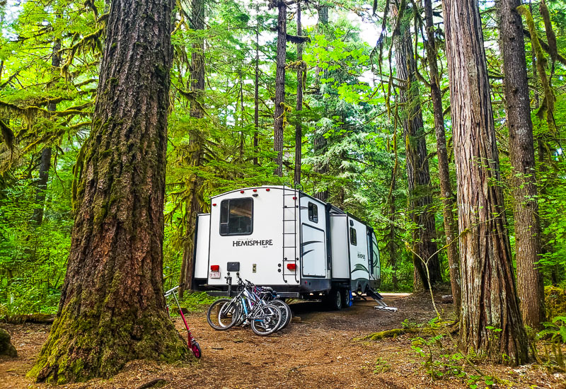 Read more about the article 3-Day McKenzie River Scenic Byway Itinerary: A Beautiful Road Trip In Oregon