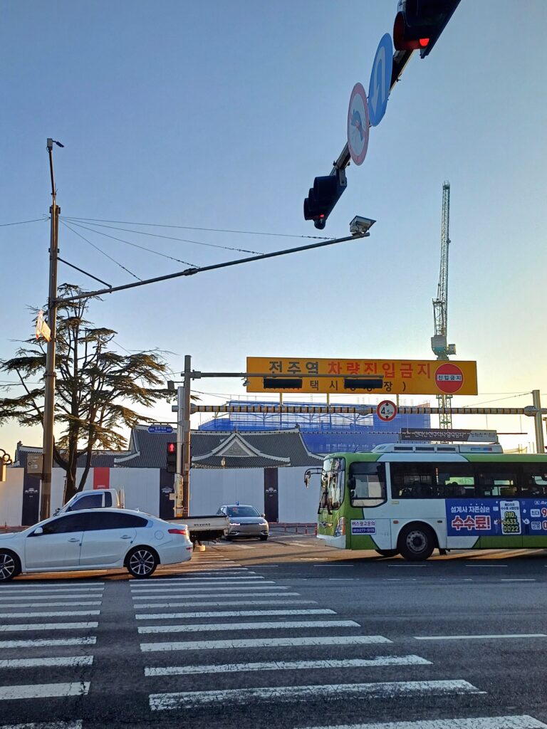 Read more about the article A travel route recommendation in Jeonju: Things to Do at First Meeting Road in front of Jeonju Station.